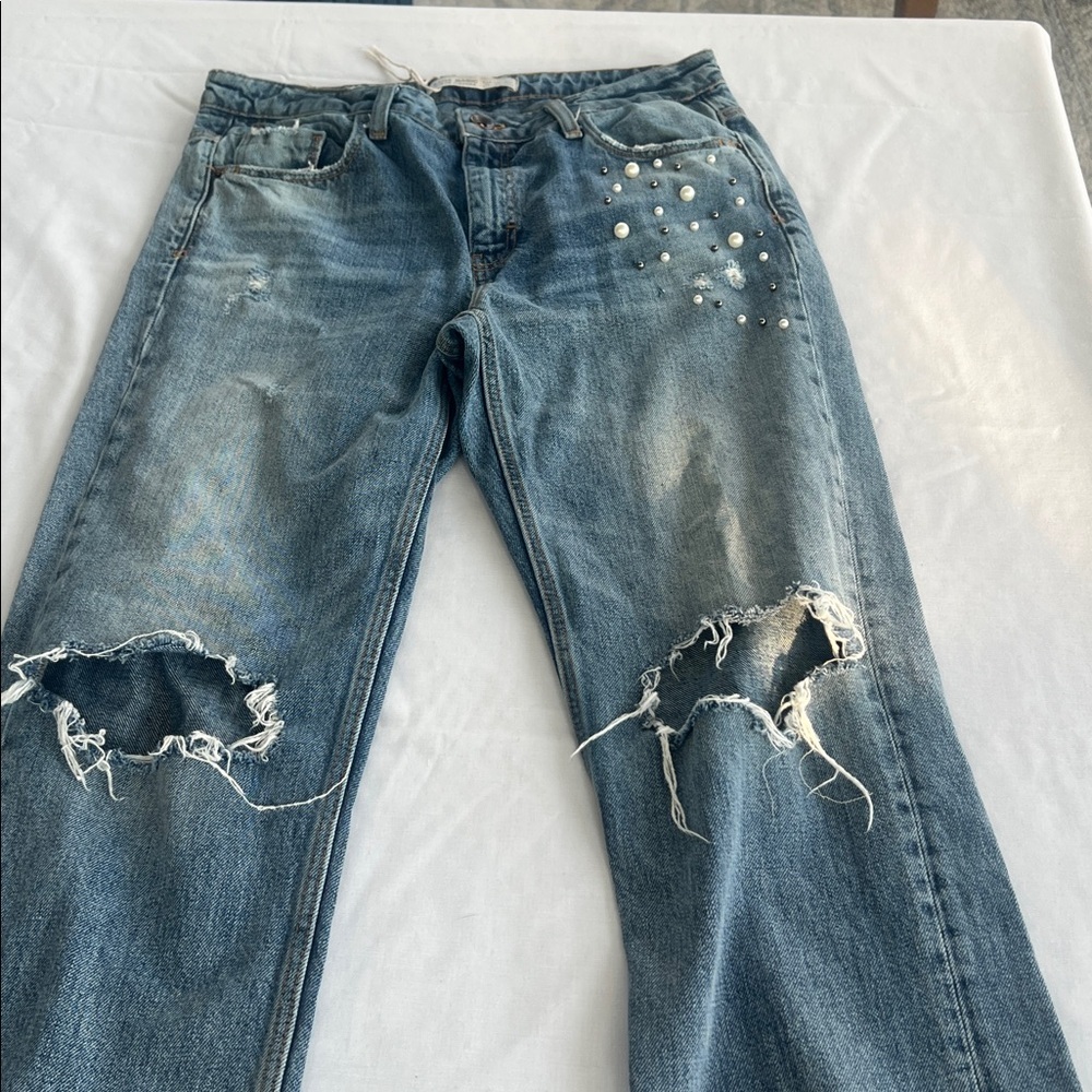 Zara Pearl Studded Distressed Jeans Raw Hem Distressed size 6 / 28